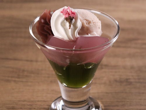 桜わらびもちパフェ